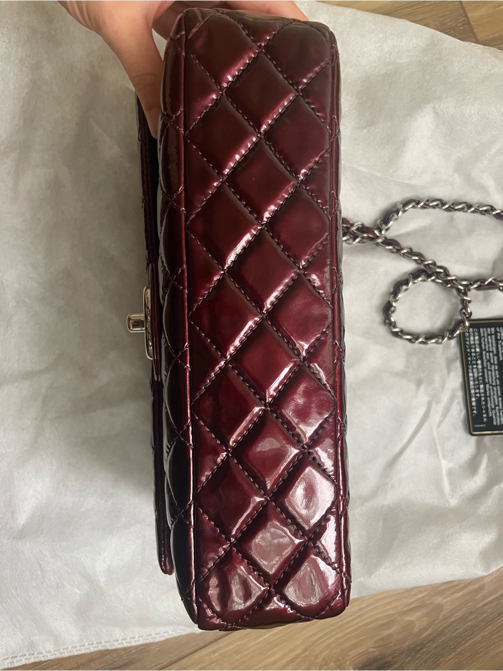 CHANEL Quilted Patent Leather Shoulder Bag in Burgundy - Picture 4 of 7